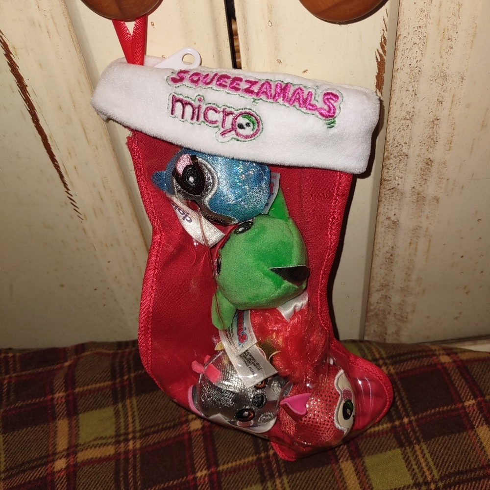 NWT Claire’s Exclusive Squeezamals Micro Christmas Plush Stocking With 5 Plush